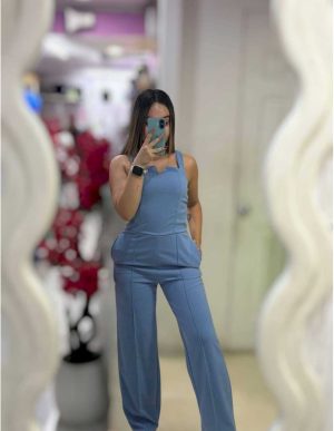 Enterizo-celeste Enterizo formal.